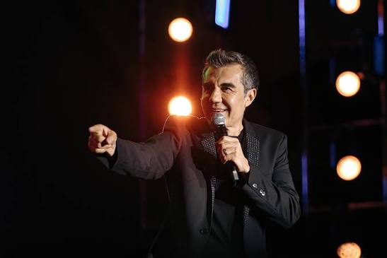 Adrian Uribe live in concert